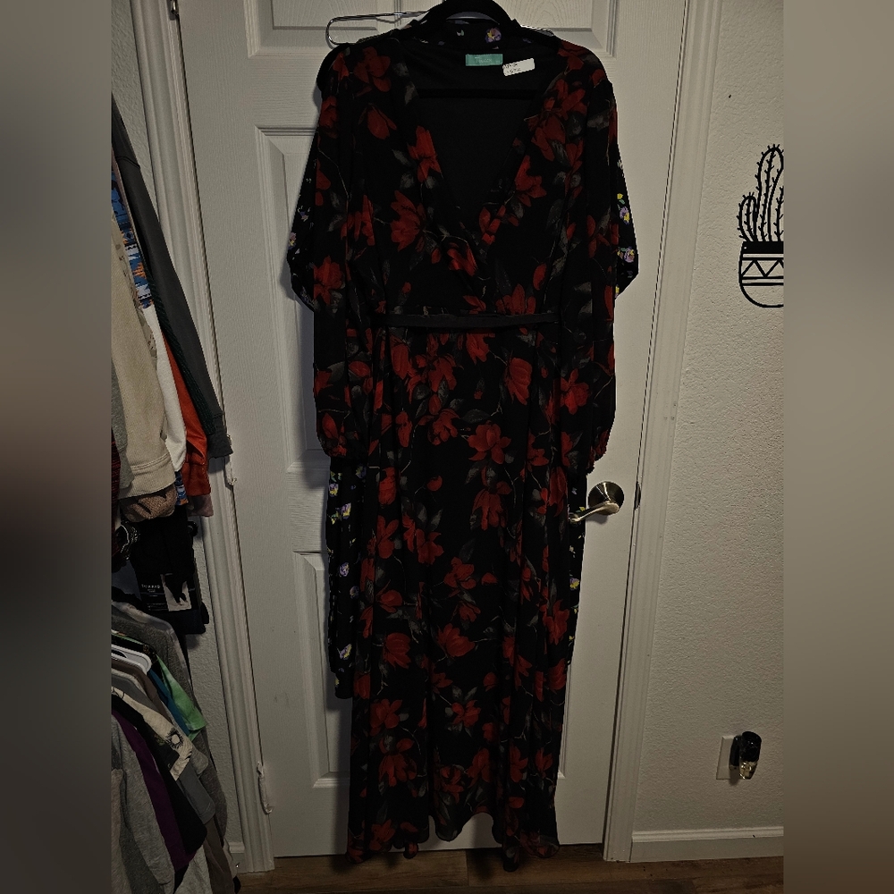 🎰Floral Black and Red Dress
